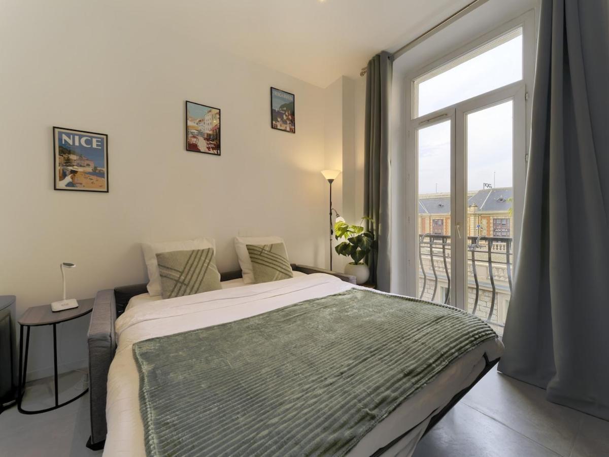 Center - Charming - 2 Mn Station Train