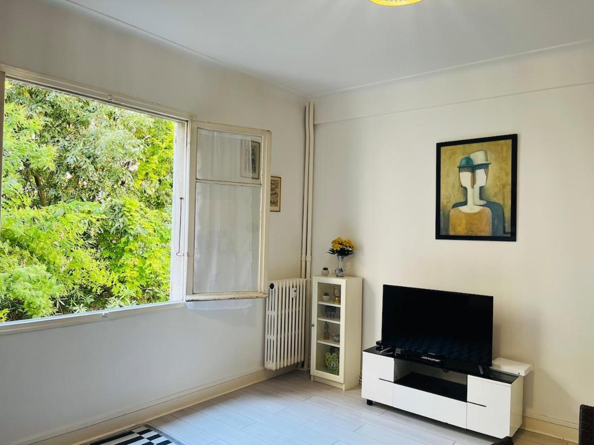 Large For 4 People Appartement Nice