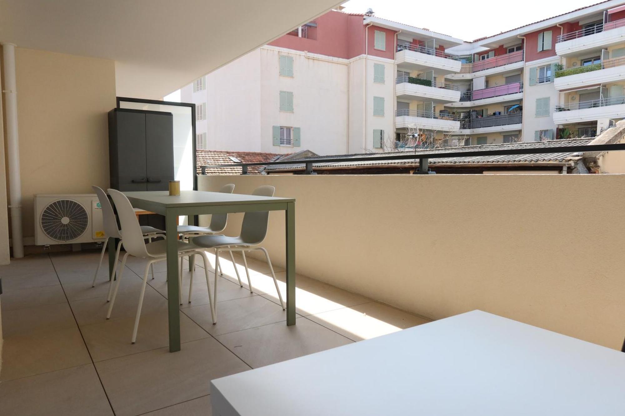 Time - Chic With Sunny Terrace, Port