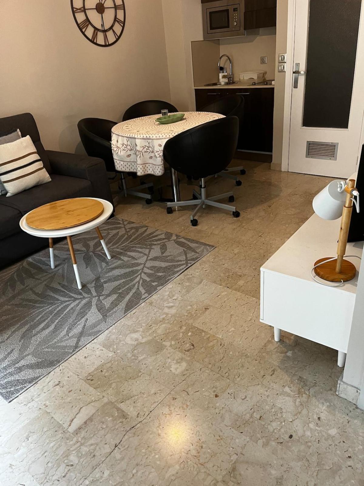 Superbe 2 Pieces Bord De Apartment *