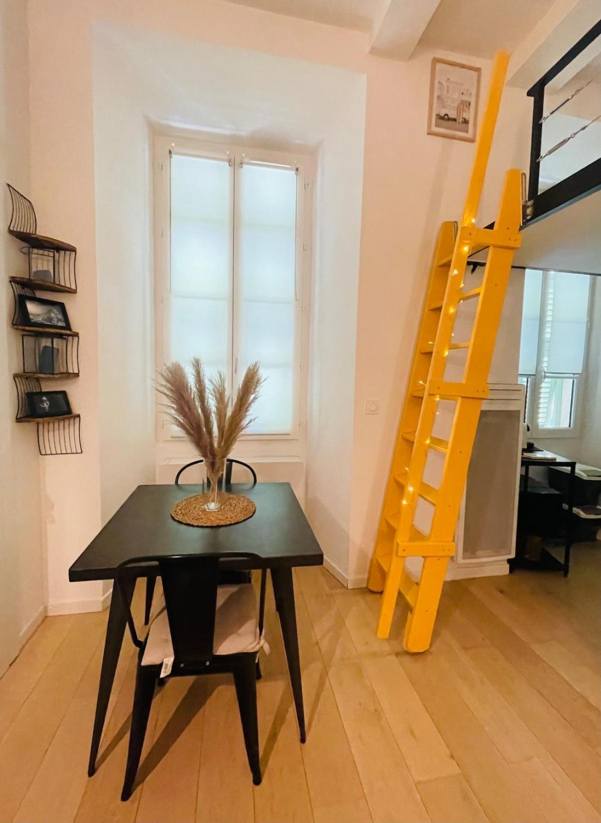 Bright Modern Studio, Port, Walk To Tram And Beach!