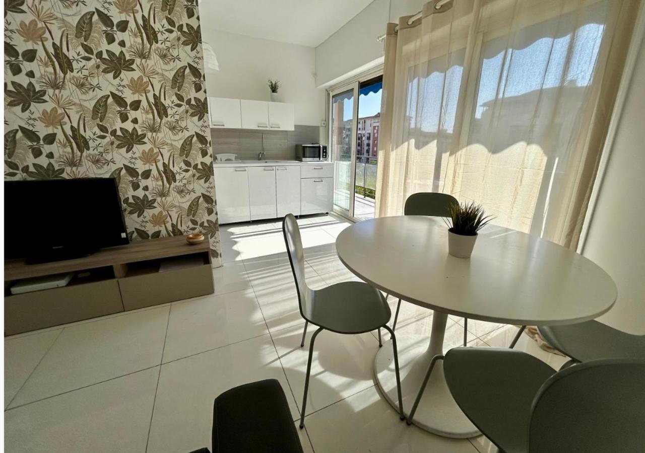 2 Pieces Avec Terrasse Proche Port Et Vieux Apartment *
