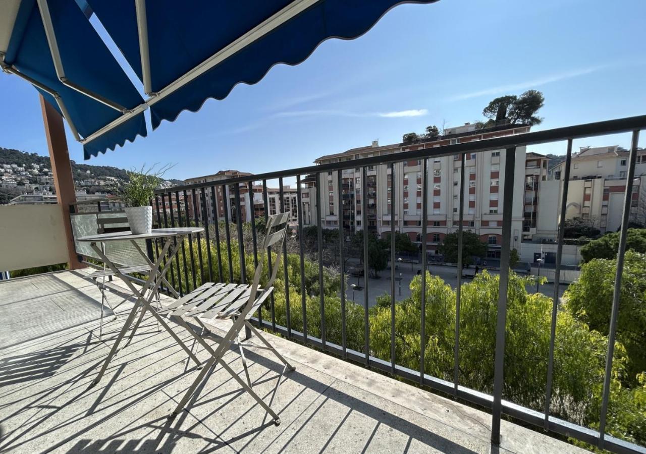 2 Pieces Avec Terrasse Proche Port Et Vieux *
