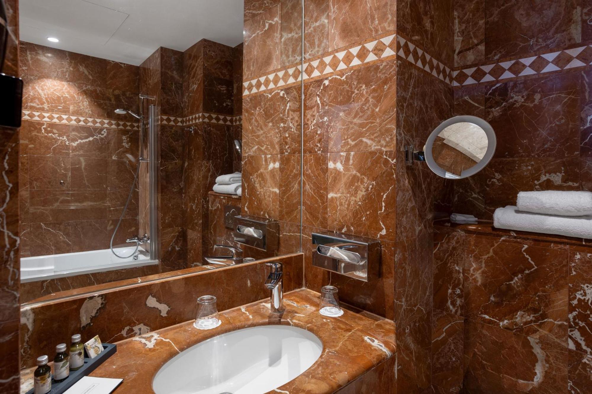 Westminster & 4* Nice