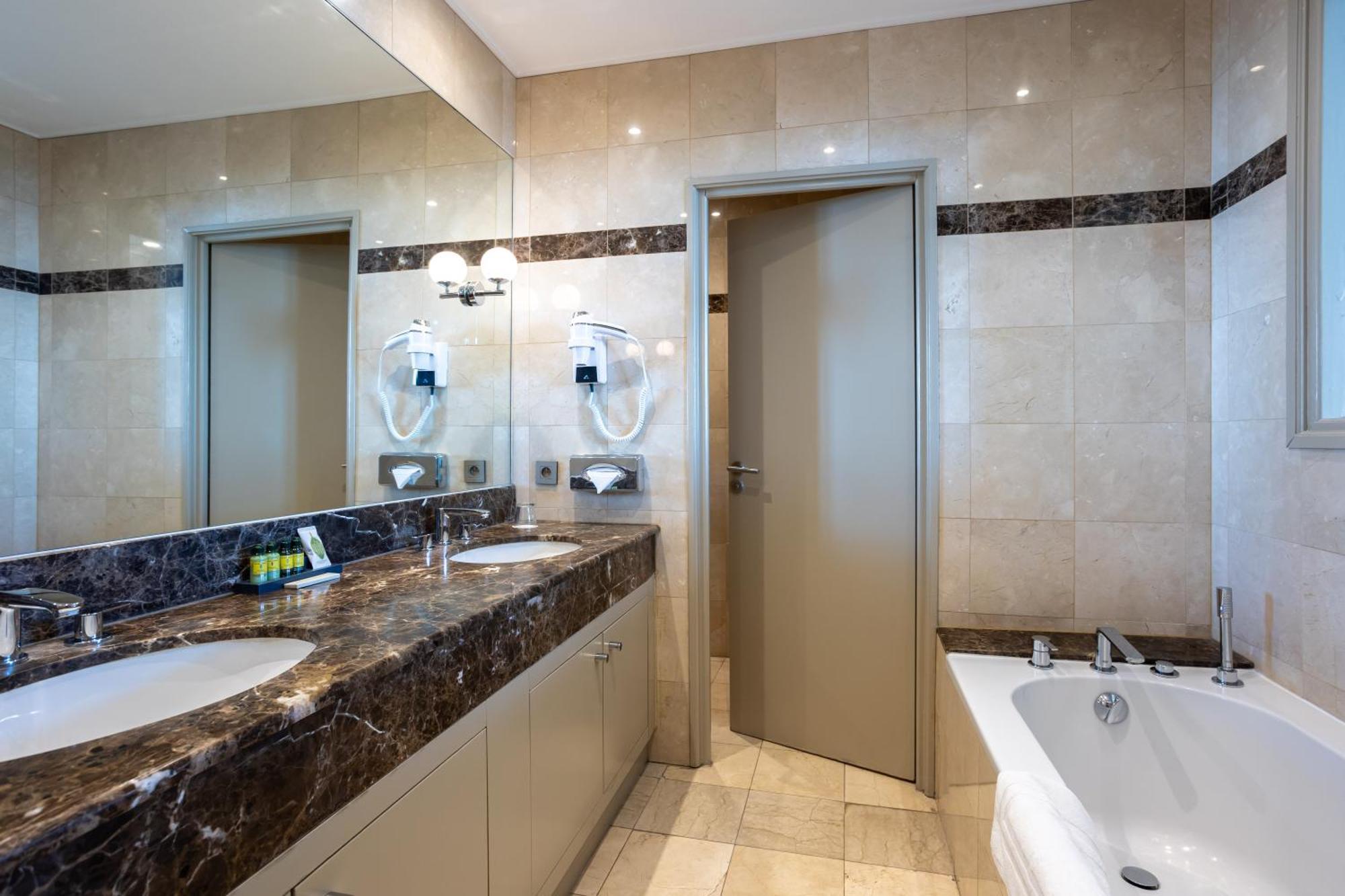 Hotel Westminster & 4*
