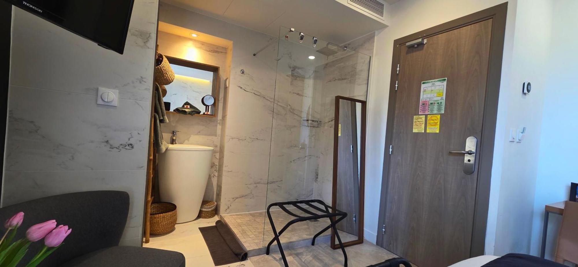 Hotel Le Petit Trianon Et Le Charme Des 2*