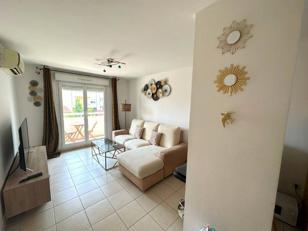 Cosy T2 1-min Walk To Promenade Des & Beach, Sea View Apartment Nice