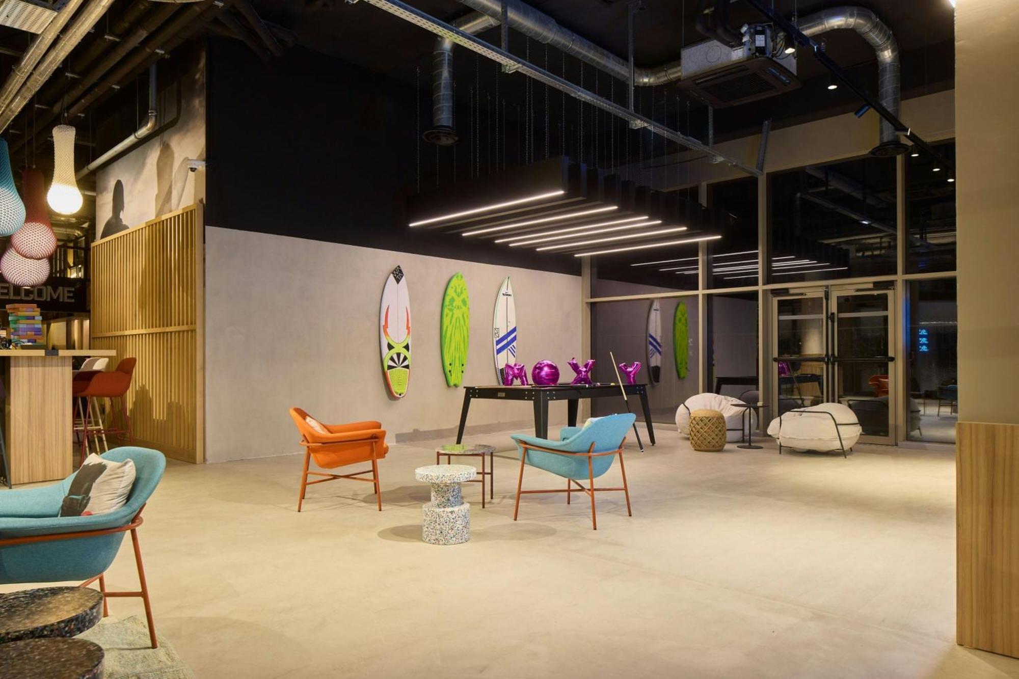 Moxy 3*