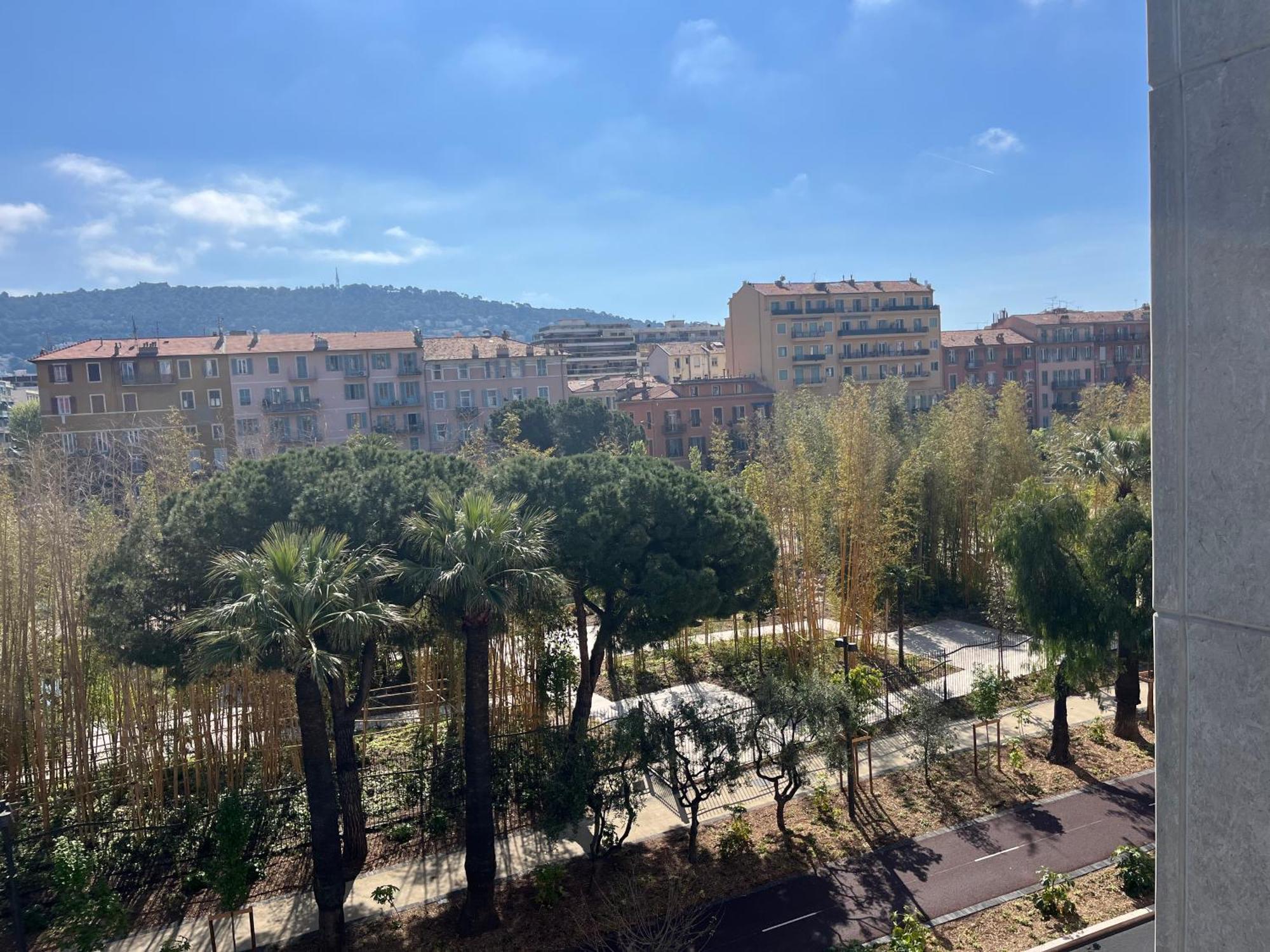 3 Pièces Au Pied De La Promenade Du Paillon Appartement Nice
