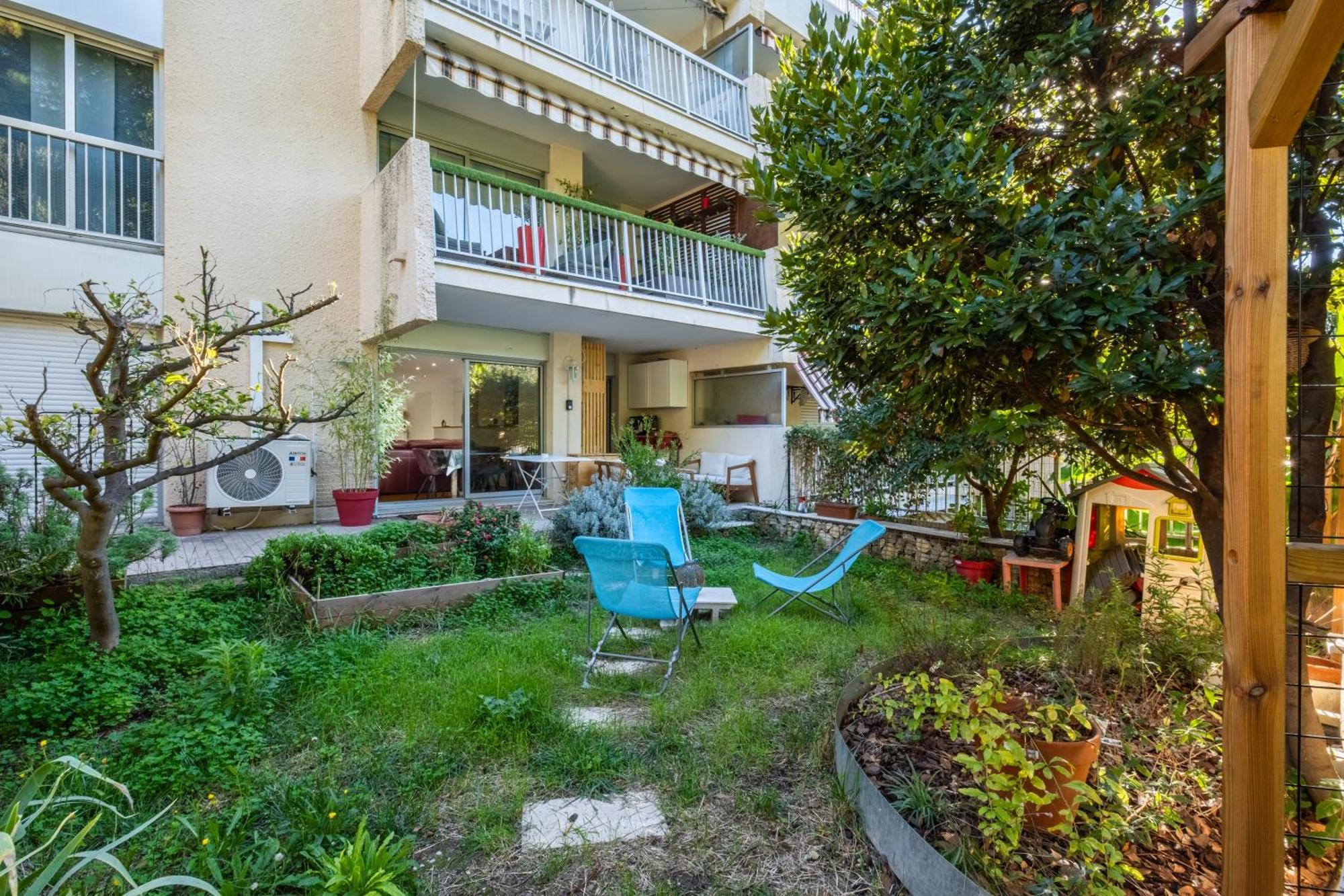 Spacieux T4 En Rez De Jardin Appartement