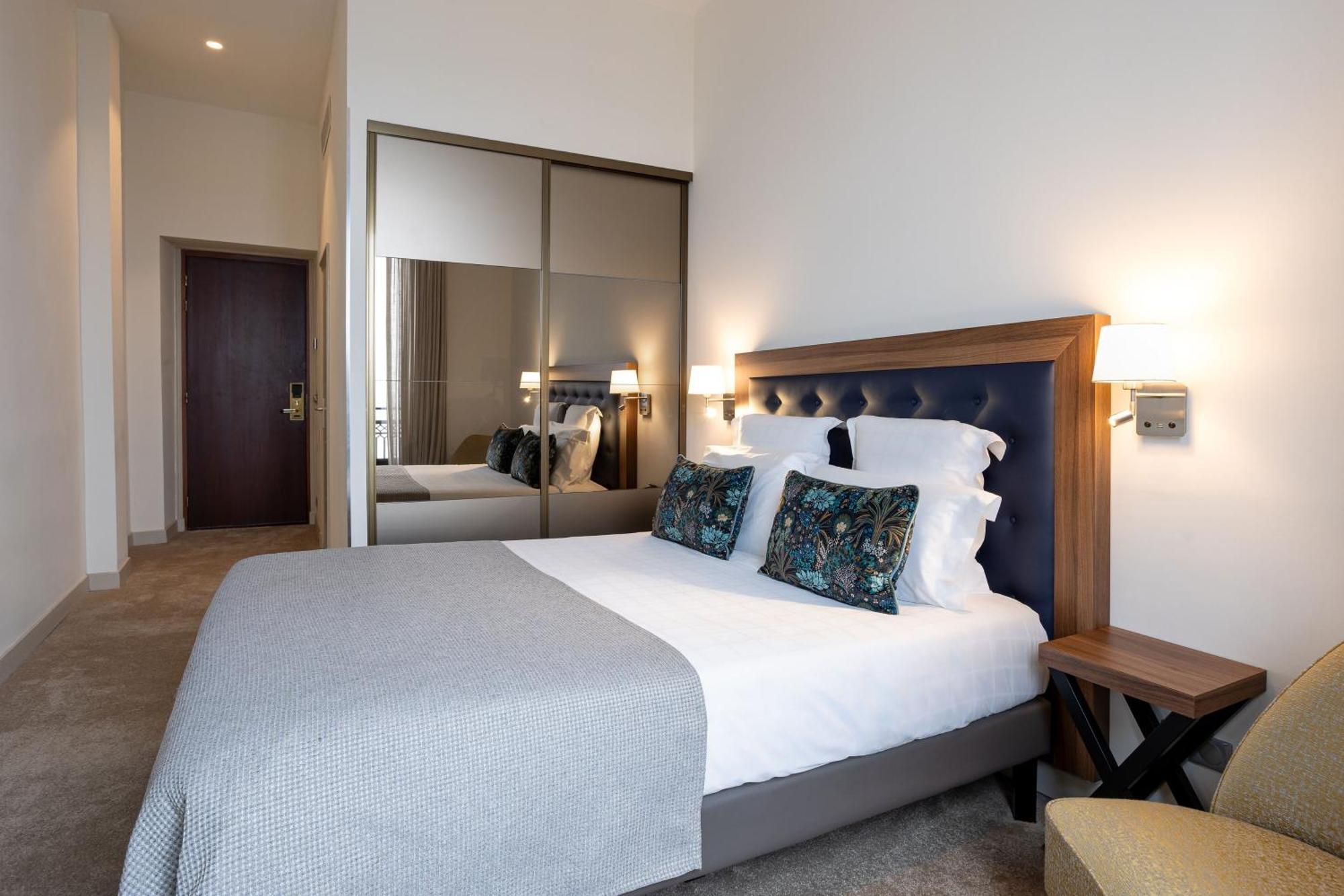 Westminster & 4* Nice