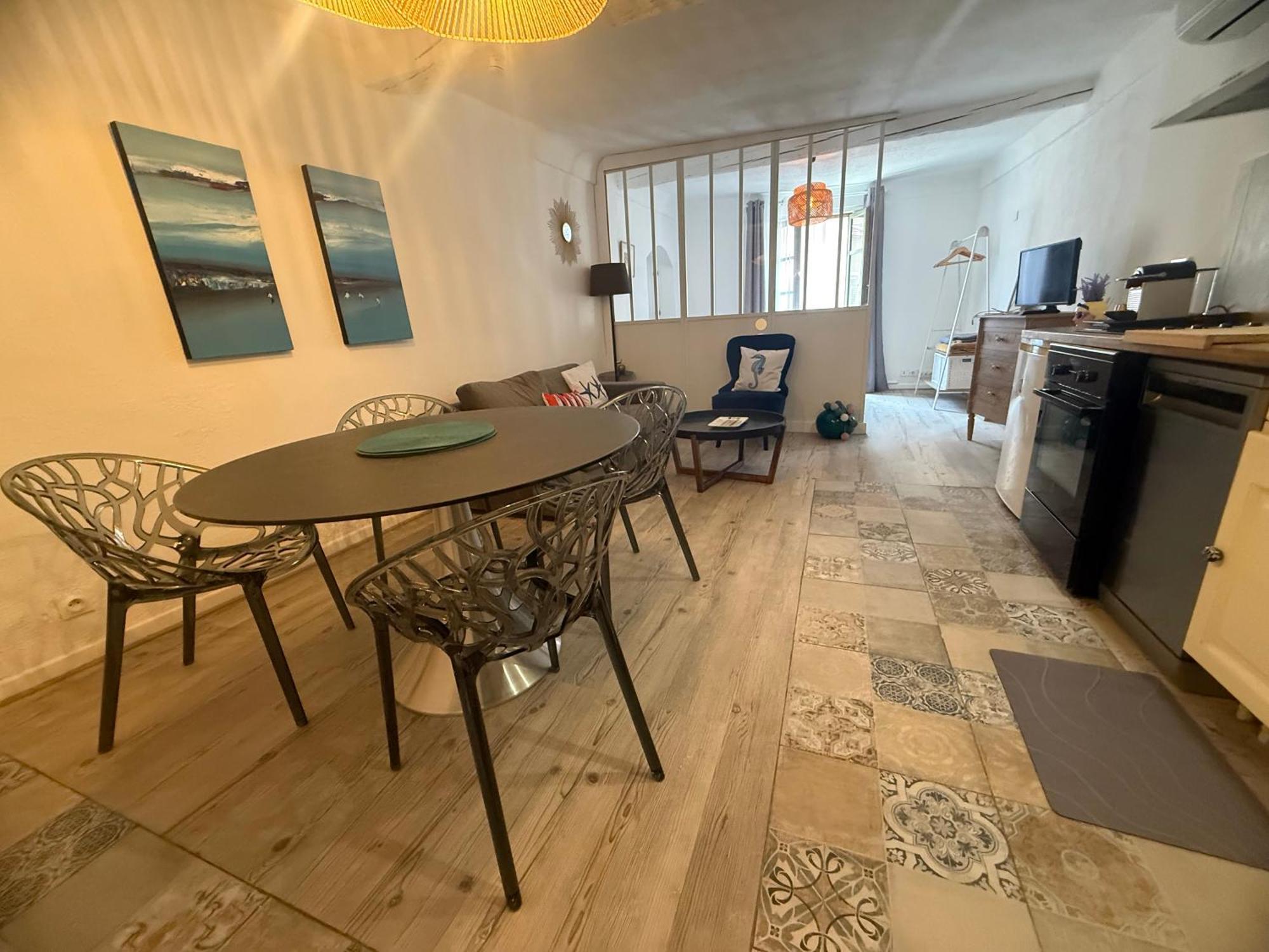 Coeur Vieux Joli Traversant Apartment