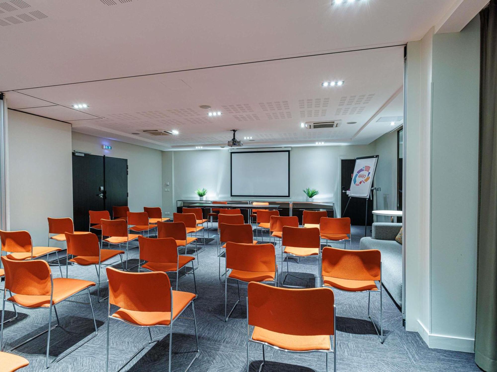 Adagio Centre 3*