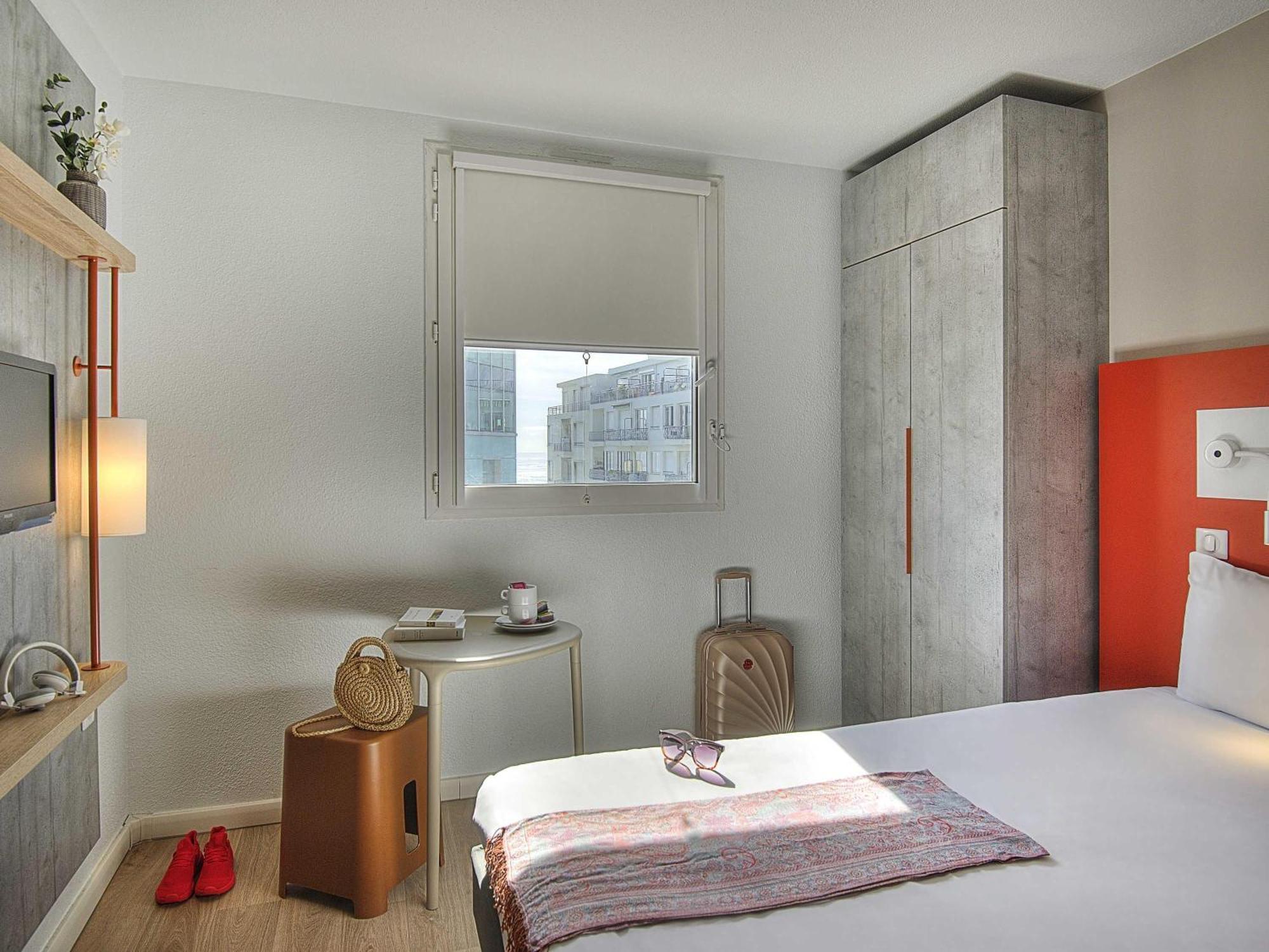 Ibis Budget Californie Lenval Hotel