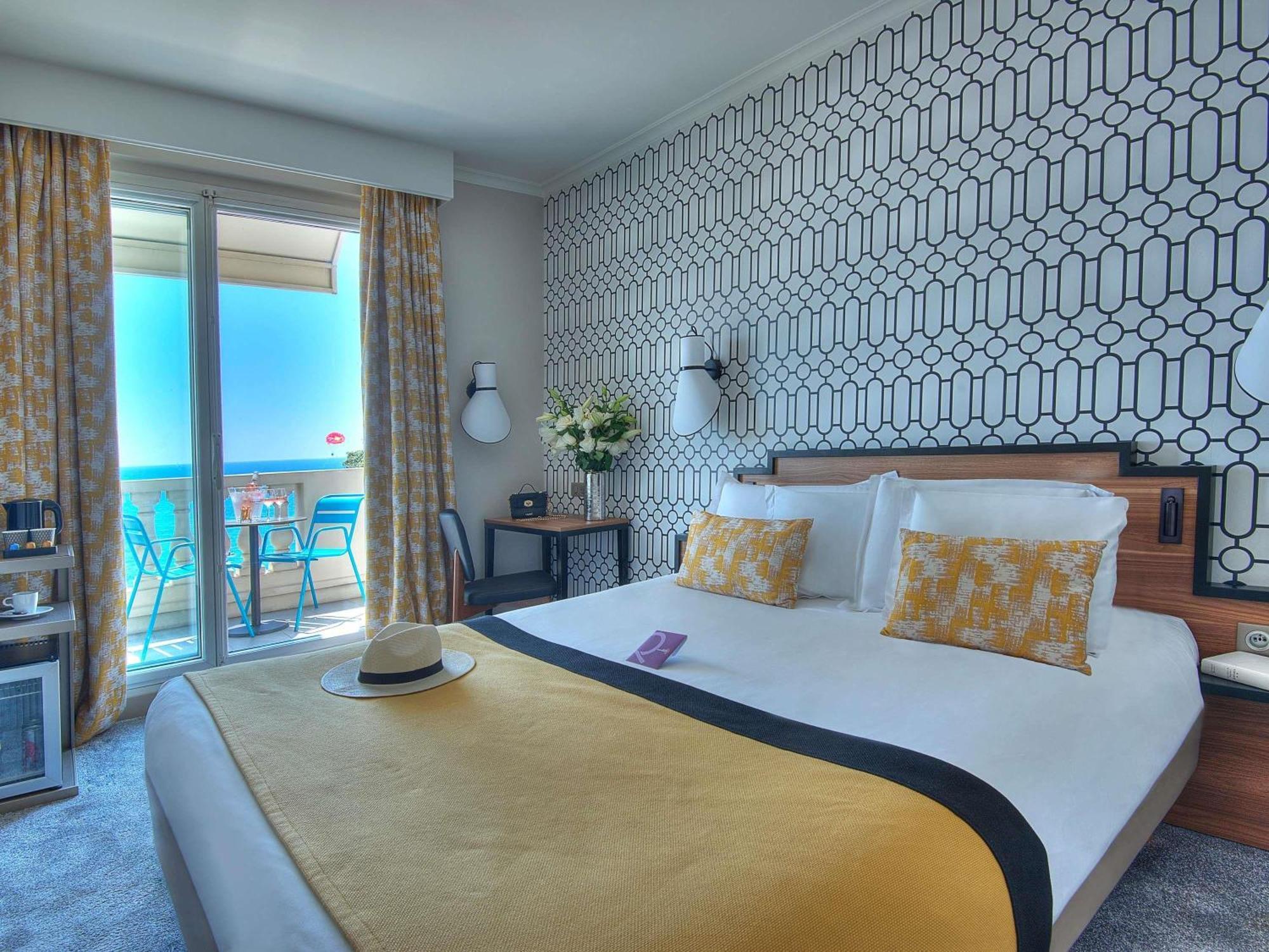 Hotel Mercure Marche Aux Fleurs 4*