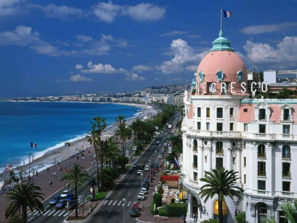 Le Royal Res. Negresco Five Stars House * Nice