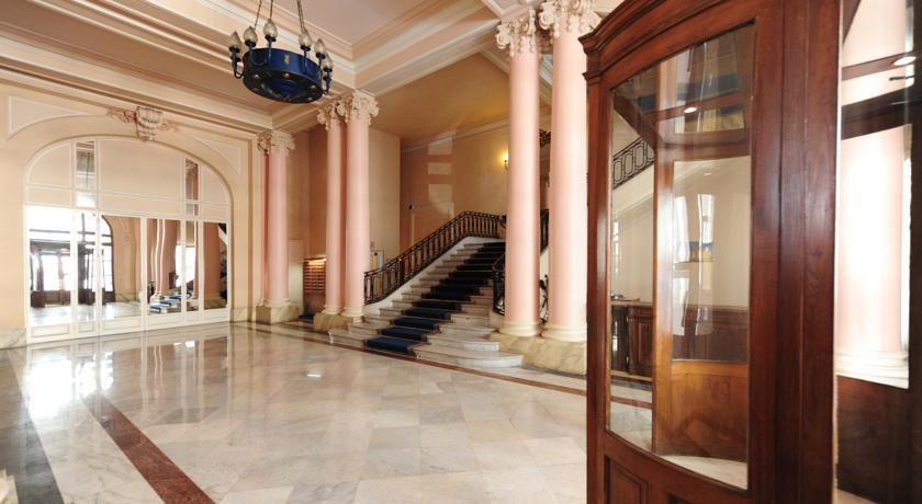 Le Royal Res. Negresco Five Stars House *