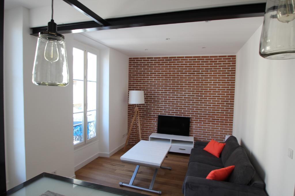 Des Postes Apartment *