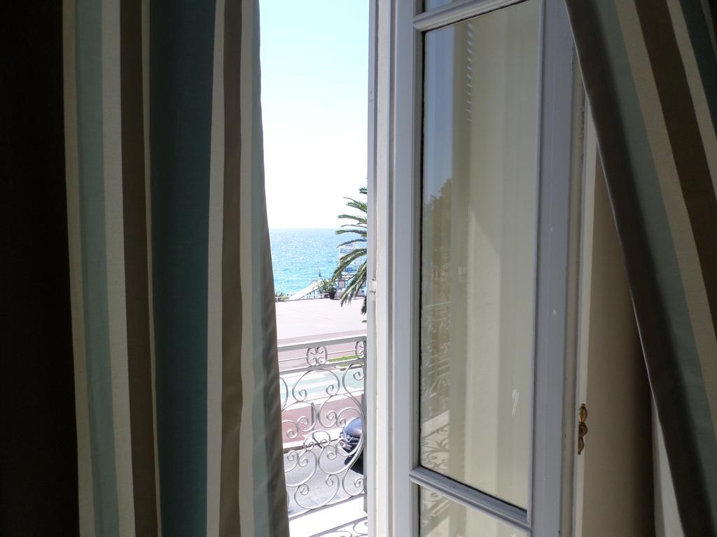 - Promenade Des Anglais