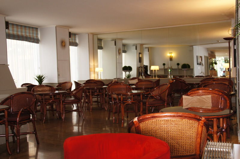 Ambassador 3*