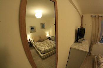 Apartment 6 Bedrooms Seaview House, Old Town Nice