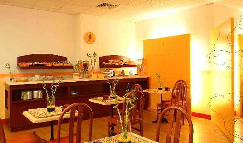 Le Noailles Gare Hotel