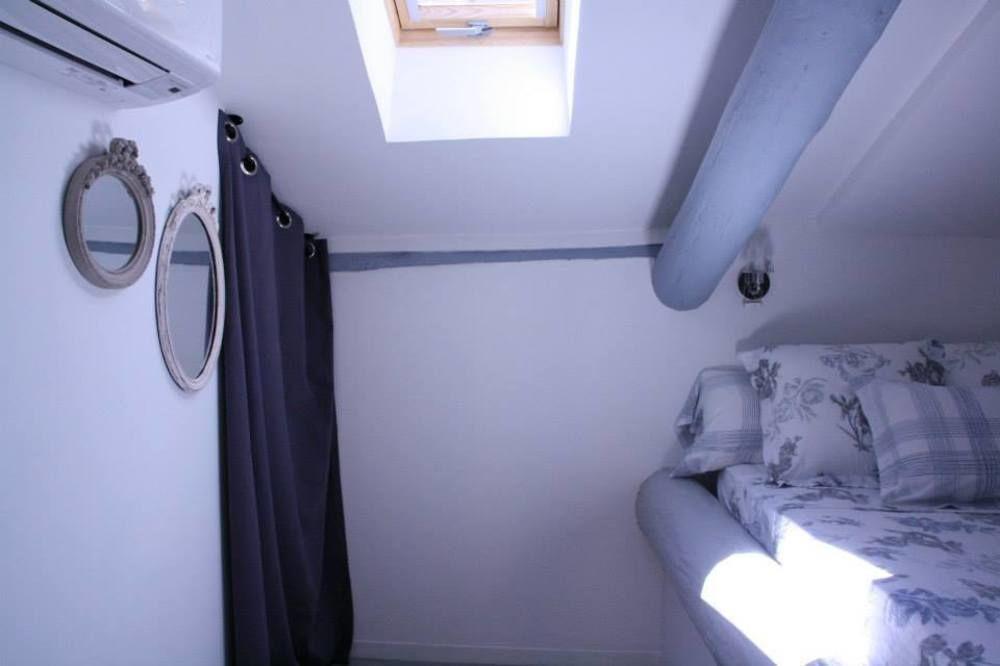 Apartment L'oustaria 3 Bedrooms Apartment, Old Town