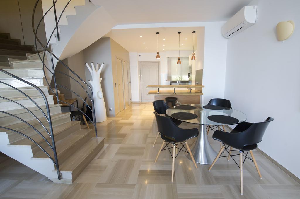 Luxury Palais Maeterlinck Apartment *