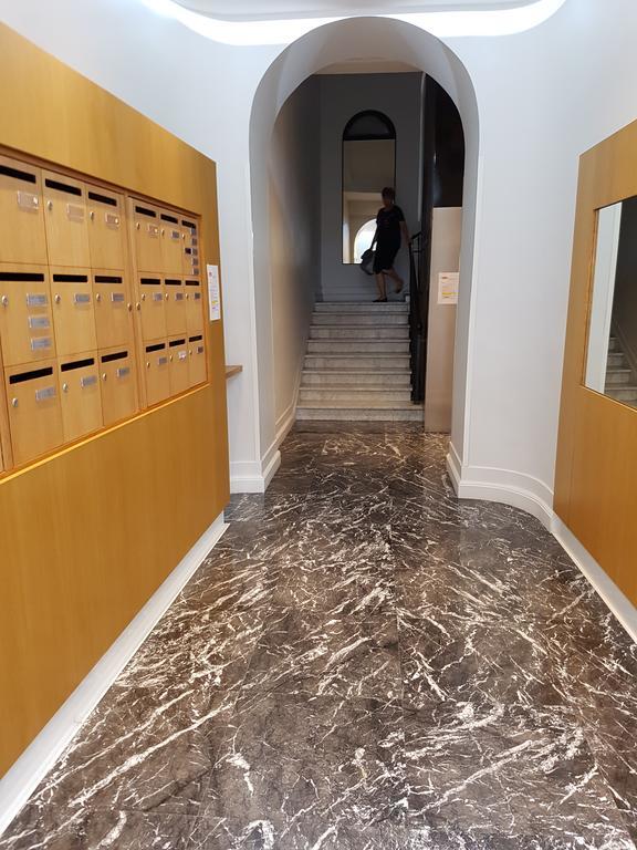 R.d.v. Center Apartment *