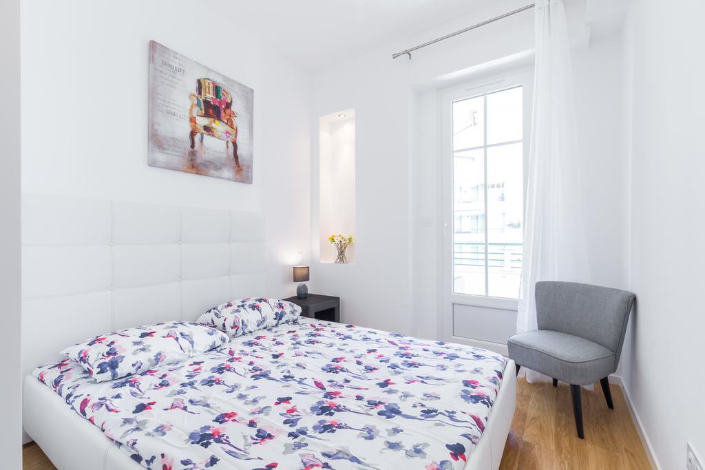 - Promenade Des Apartment