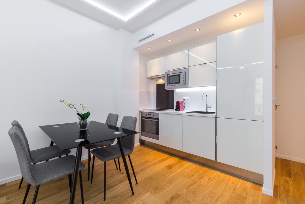 - Promenade Des * Nice