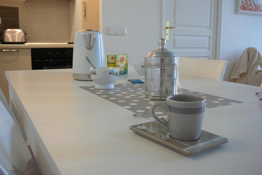 2 Bedrooms In Central Location On The Famous Place Massena Apartment Nice
