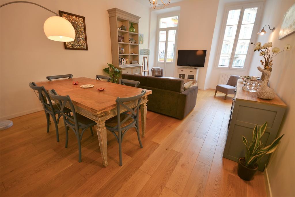 Be Our Guests In Port Le Pin Apartment Nice
