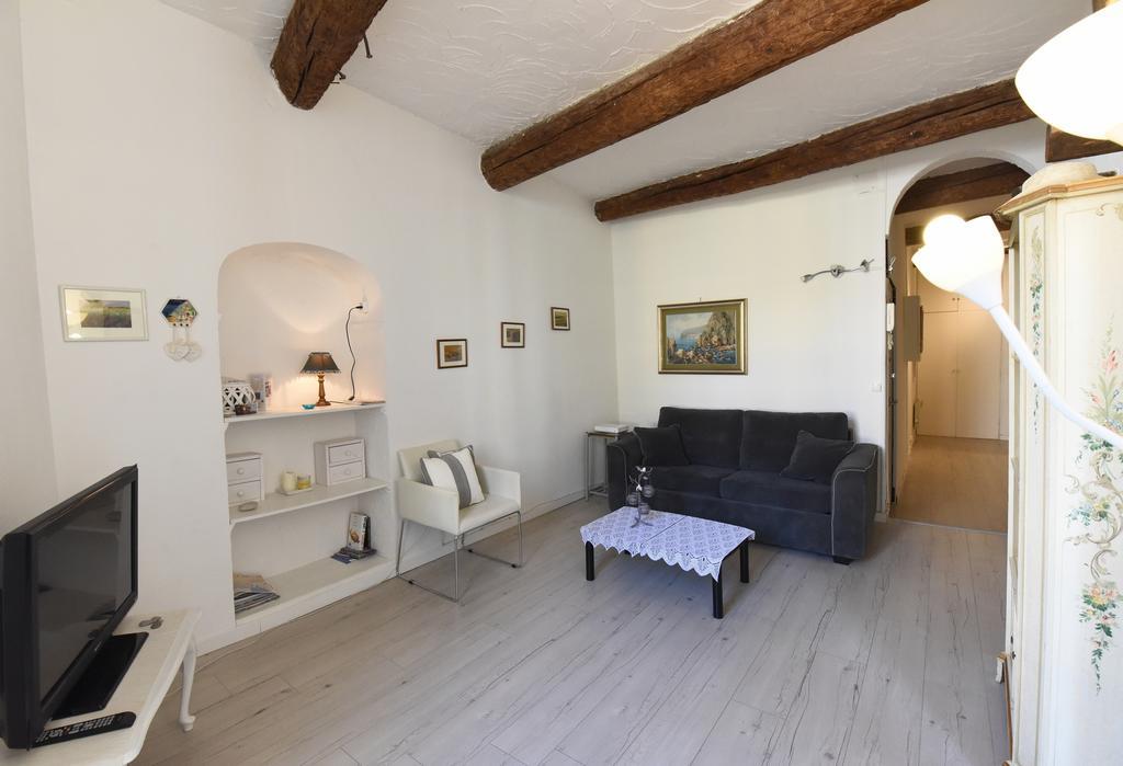 Great Flat In The Old Town Up To 4 Nice
