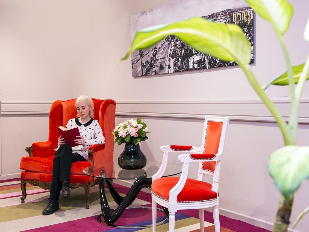 Le Royal Promenade Des Hotel