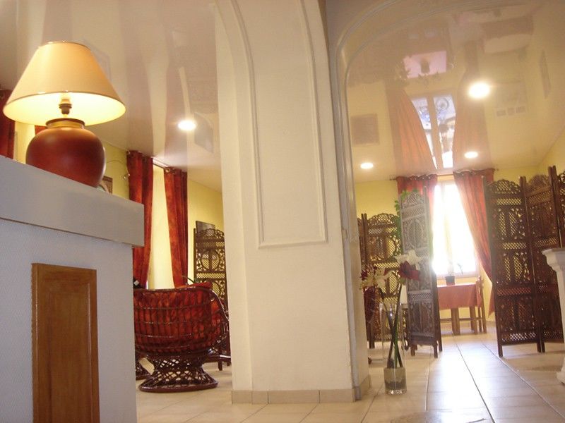 Le Seize, Centre