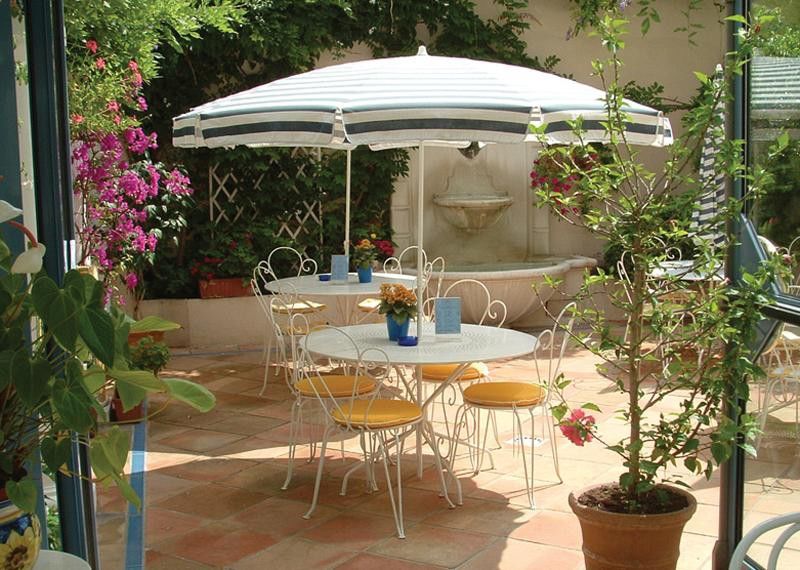 De La Fontaine Hotel