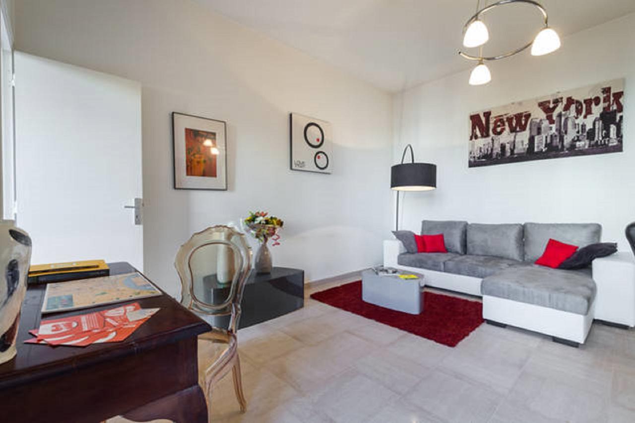 Apartment Grand H -f2, Face Vieux- Nice, Terrasse, Ascenseur, Climatisation, Terrace - Center Nice
