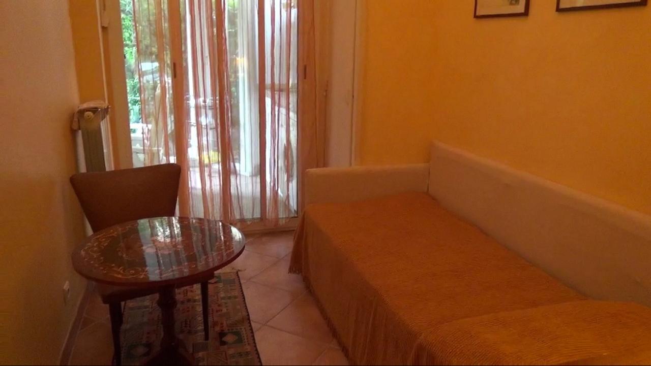 Les Orangers Apartment *