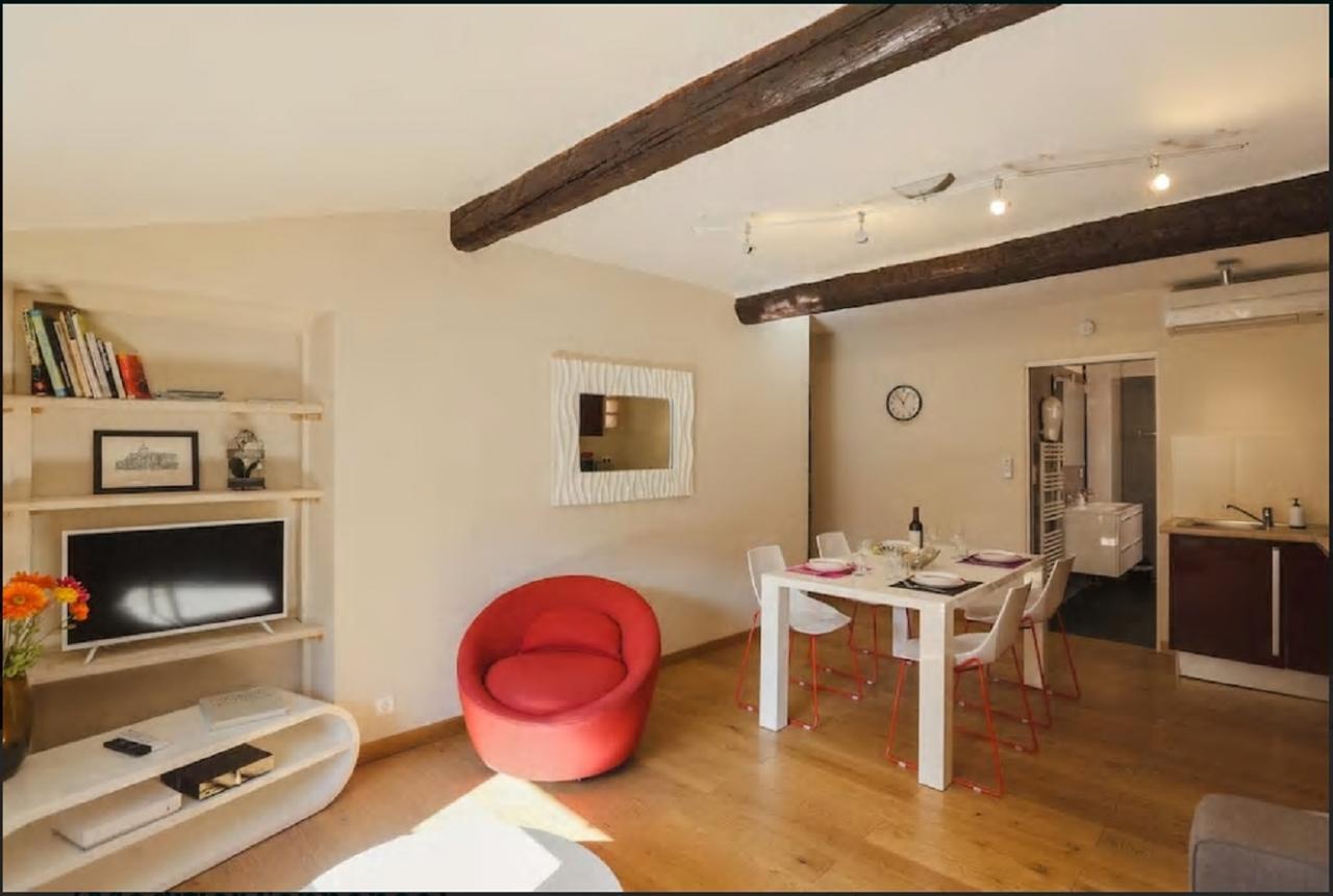 Renting - Colonna - Place In Old Town *