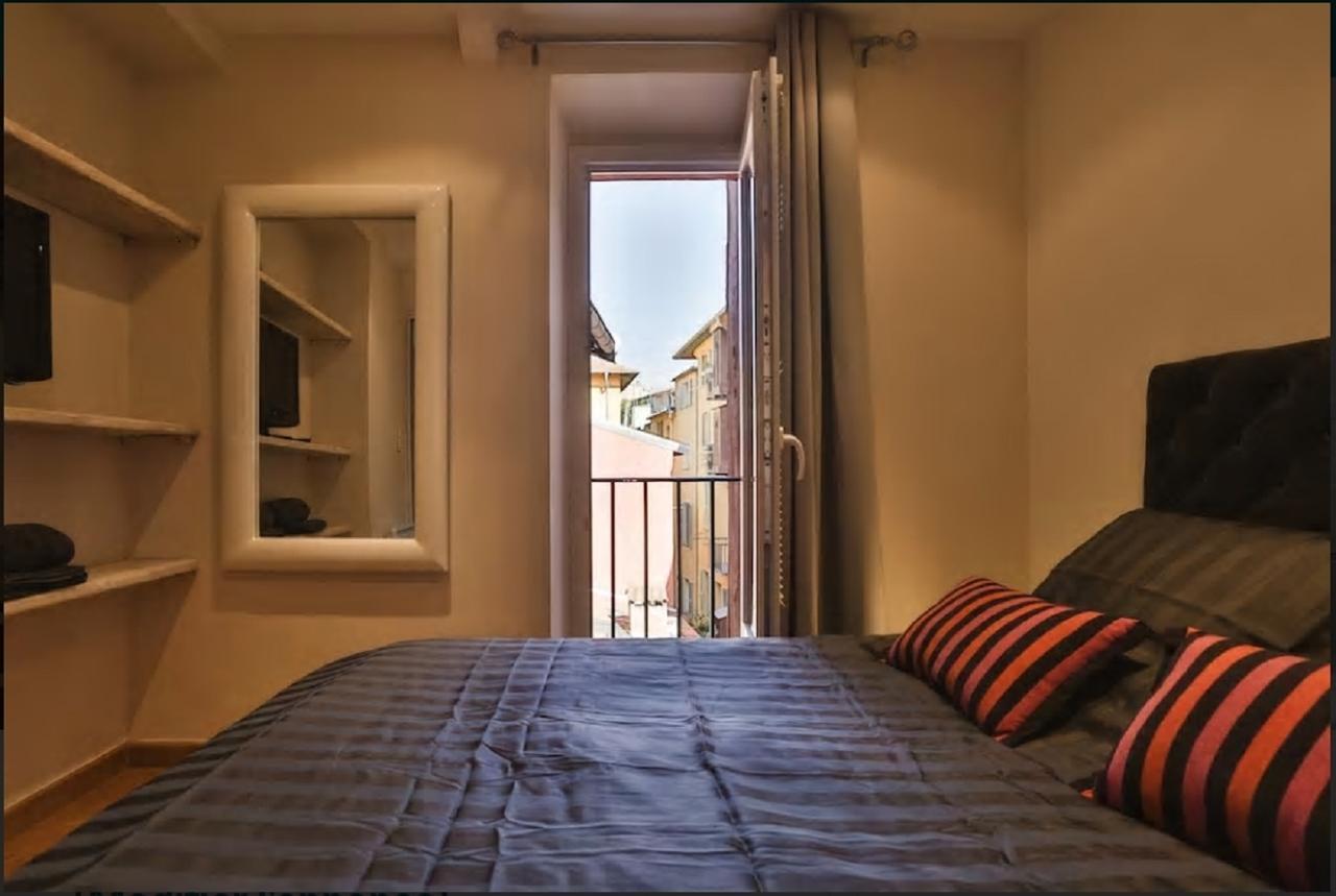 Apartment Renting - Colonna - Place In Old Town Nice