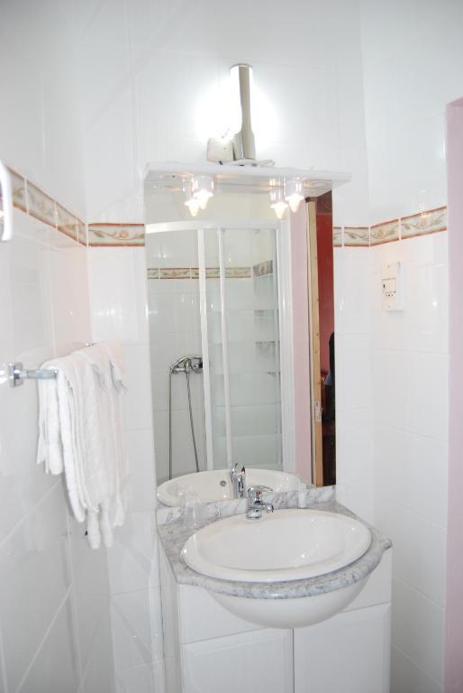 Azur Hotel 2*