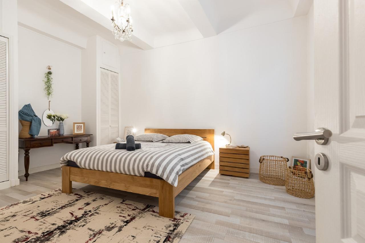 Pref 2 - F4 - Vaste Et Bourgeois ,3 Chambres, Ascenseur, Vx-nice Apartment