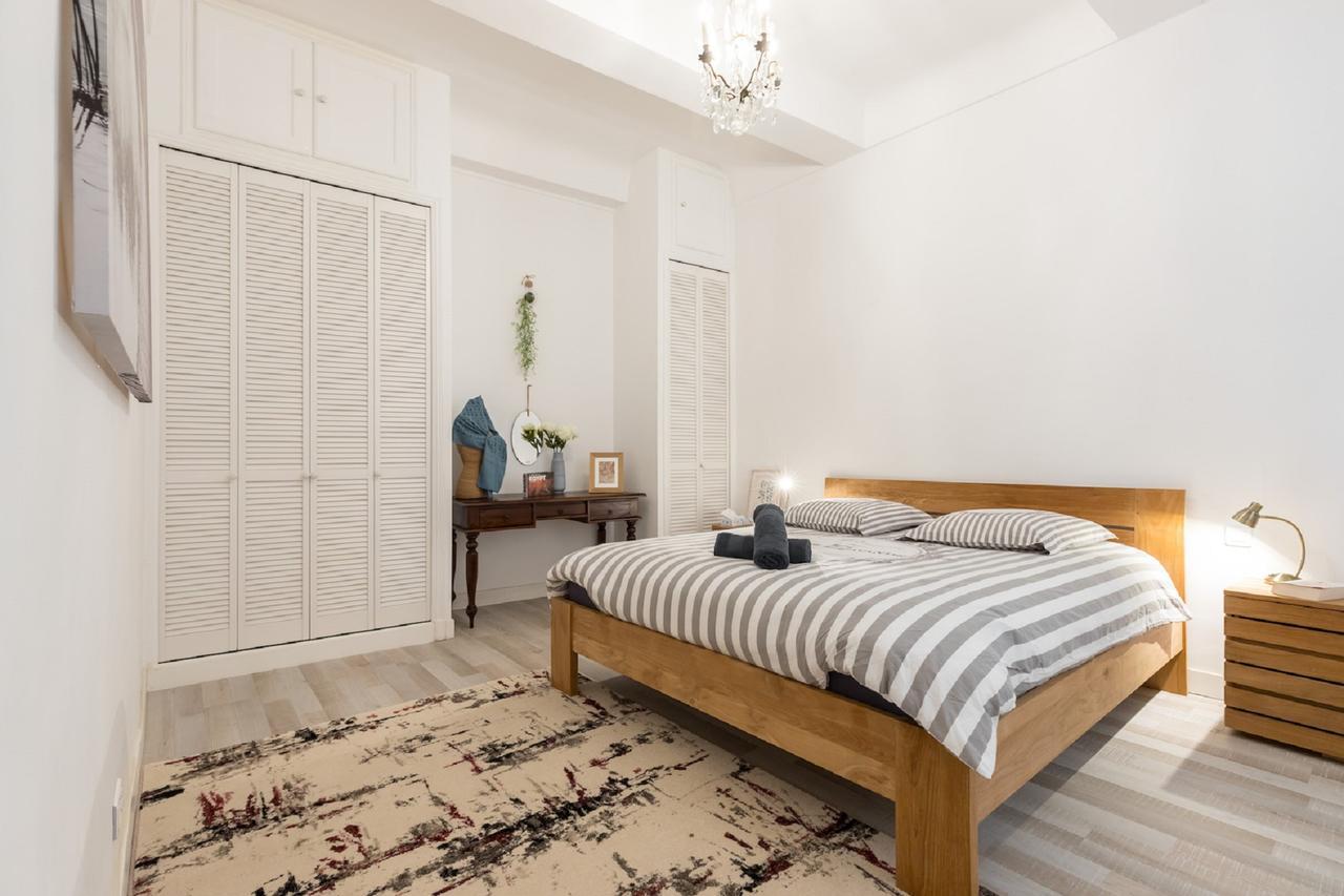 Pref 2 - F4 - Vaste Et Bourgeois ,3 Chambres, Ascenseur, Vx-nice * Nice