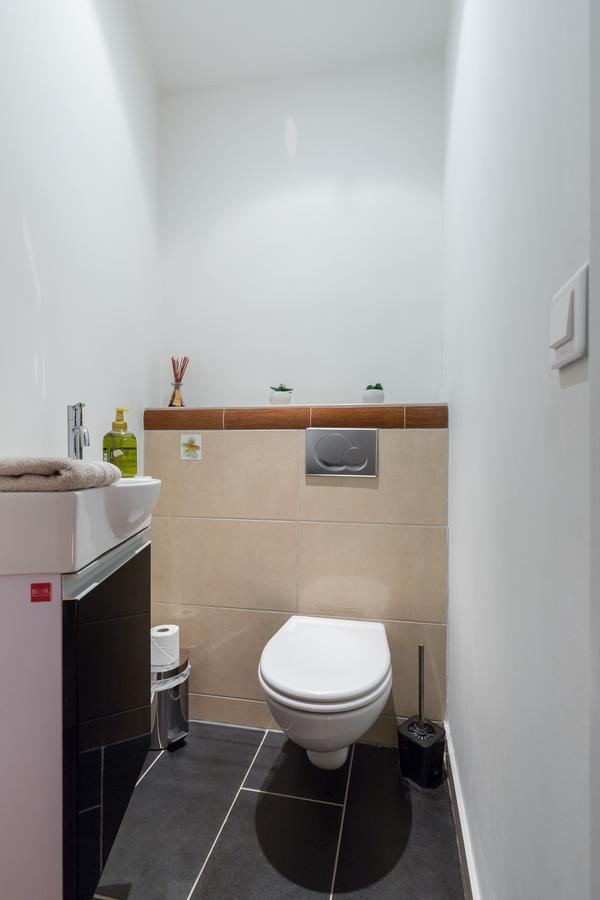 Pref 2 - F4 - Vaste Et Bourgeois ,3 Chambres, Ascenseur, Vx-nice Apartment