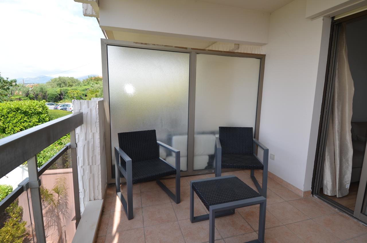 6 Personnes Avec Terrasse Et Piscine Quartier Fabron A Apartment