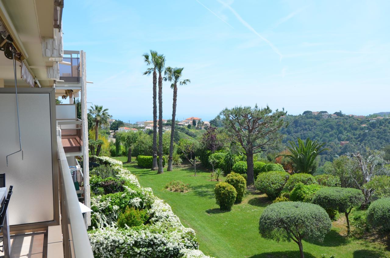 6 Personnes Avec Terrasse Et Piscine Quartier Fabron A * Nice