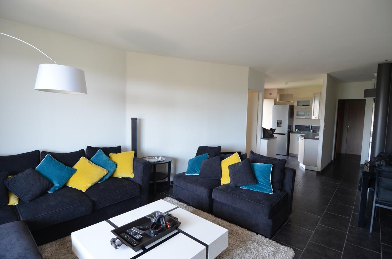 6 Personnes Avec Terrasse Et Piscine Quartier Fabron A Apartment *