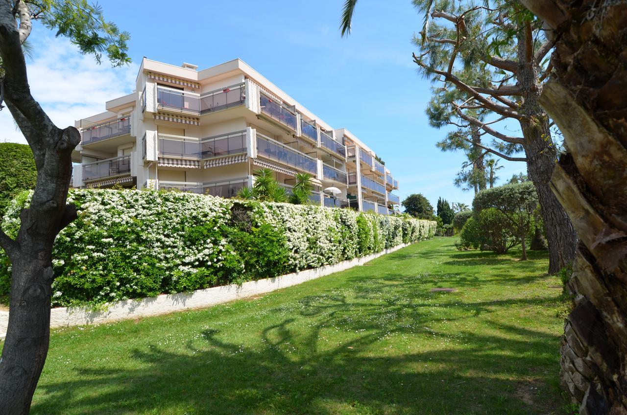 6 Personnes Avec Terrasse Et Piscine Quartier Fabron A Apartment