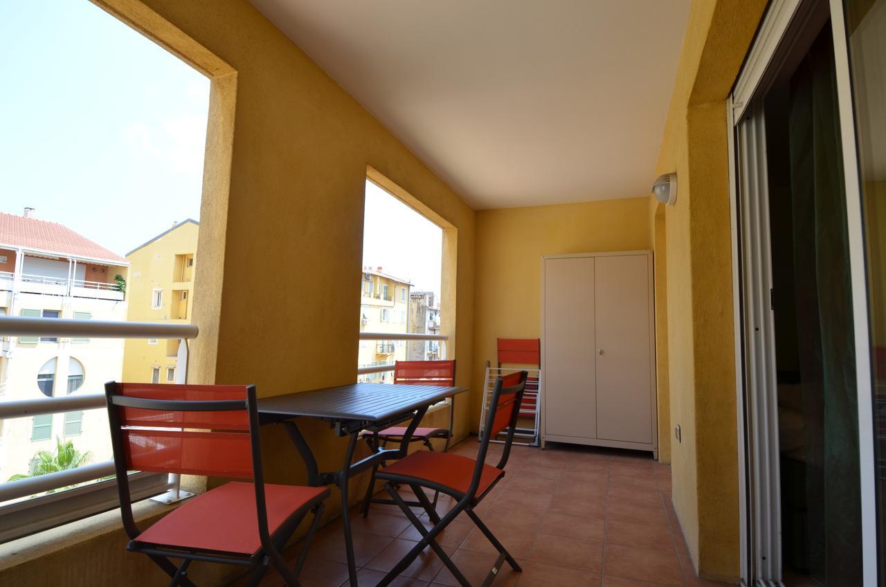 Appartement 3 Personnes Avec Coin Nuit Avec Terrasse Et Parking Quartier Du Port De Nice * Nice